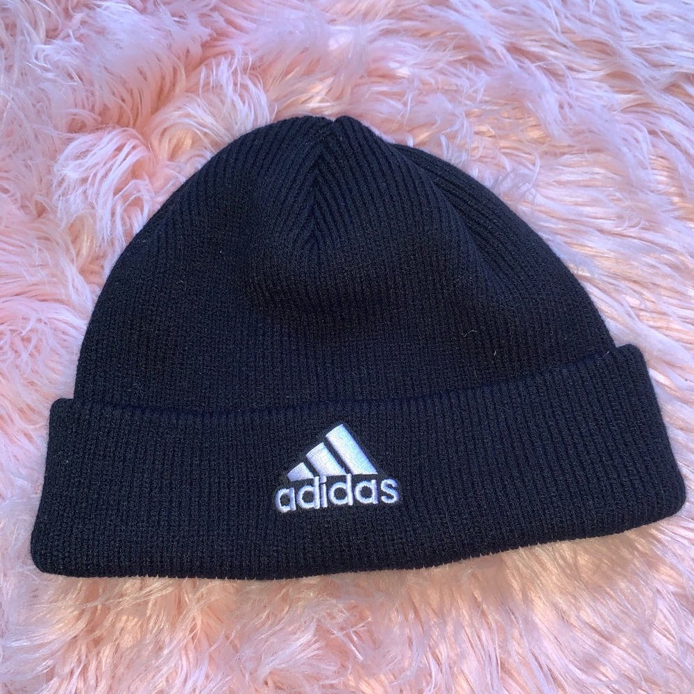 𝗔𝗗𝗜𝗗𝗔𝗦 beanie
